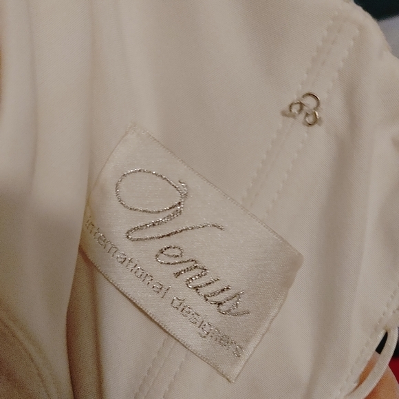 Wedding dress - Picture 5 of 5